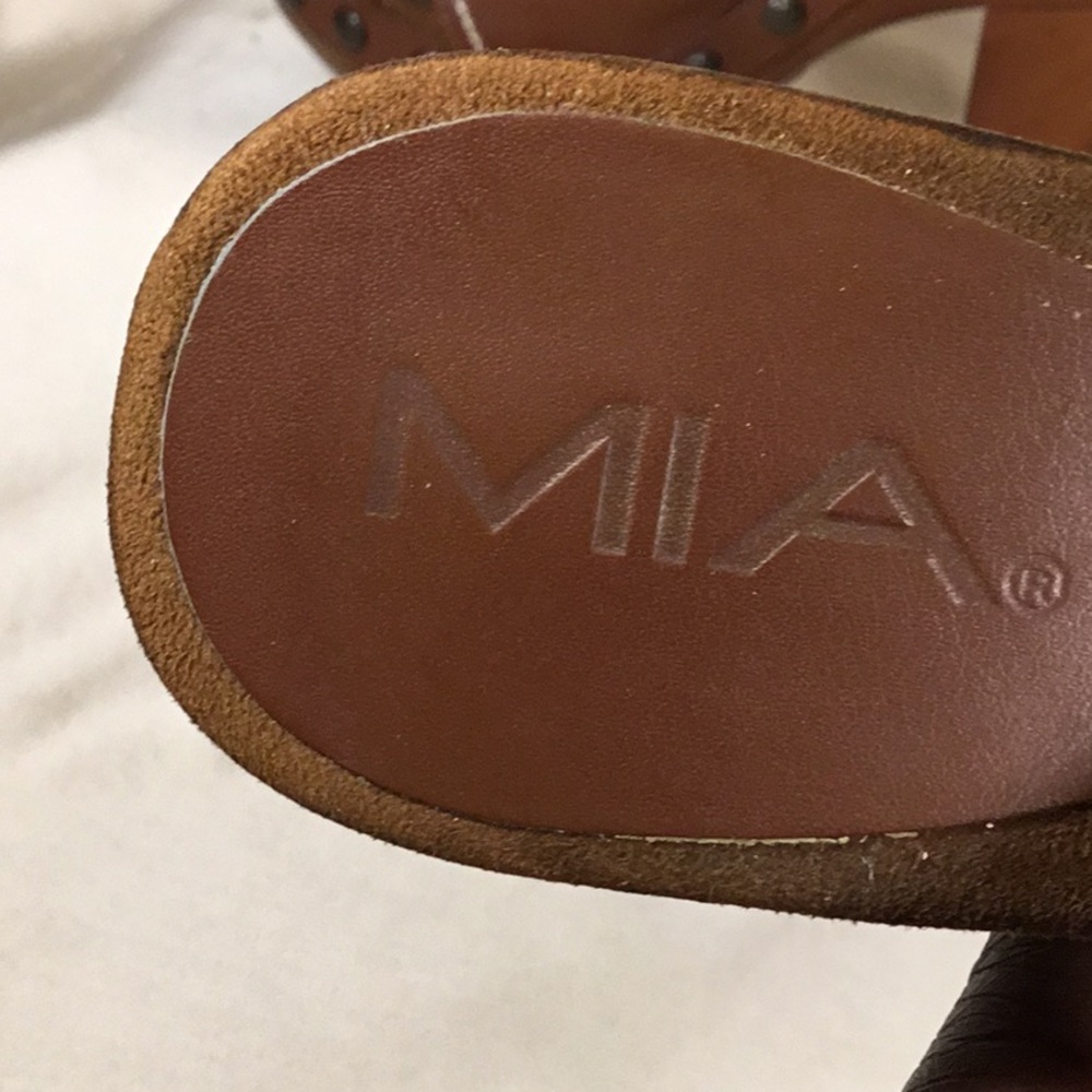 MIA - Picture 5 of 5
